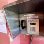 Face aux tarifs téléphoniques trop élevés, un détenu saisit le Conseil d&rsquo;État