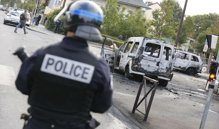 policiers brûles à Viry-Châtillon